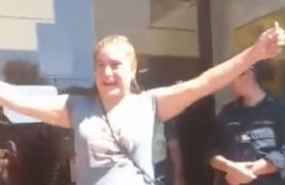 Parto en el piso: Liberan a enfermera imputada