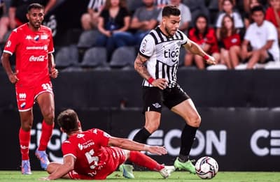 Libertad gana y mantiene la ventaja en la punta