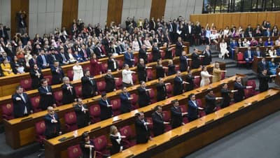 Juraron 43 senadores electos, se ausentaron dos