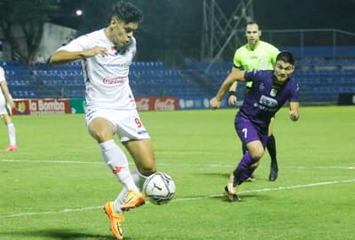 Nacional triunfa ante Tacuary 