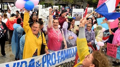 Prometen un “Ministerio de la Familia” con Santi Peña