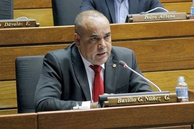 “Bachi” Nuñez presenta reforma para combatir nepotismo