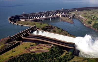 Peña designa nuevos directores en Itaipú y Yacyretá