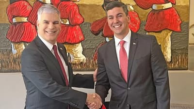 Santiago Peña y futuro gabinete visitan la Embajada de EE.UU