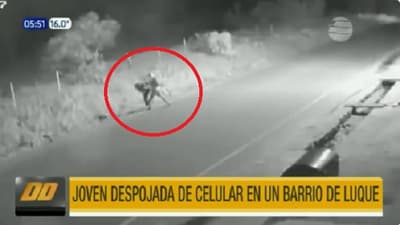 Motochorros atacan brutalmente a una joven en Luque
