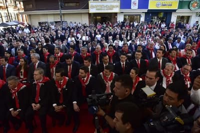 Aniversario de la ANR: Panteón de los Héroes teñido de rojo y copado de funcionarios públicos