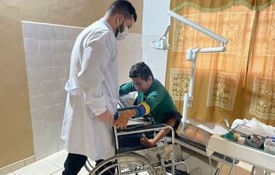 Joven de 24 años recibe atención médica por primera vez