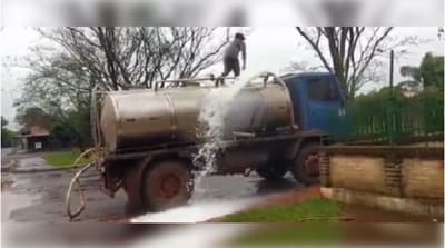 Tras millonarias pérdidas por corte ininterrumpido derraman leche podrida en la Ande