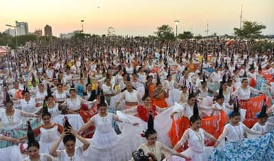 Paraguay se alza con nuevo récord: Danza con botellas se roba la atención mundial