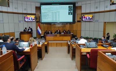 Bicameral rechaza aumento salarial propuesto por Peña