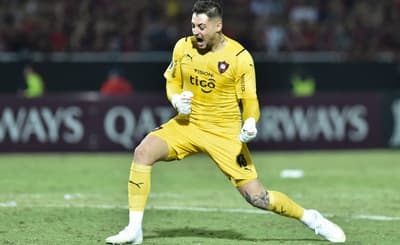 Fernandes fuera del superclásico: Martínez al arco