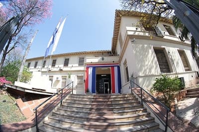 La deuda del Ministerio de Salud: Un lastre para empresas de todos los sectores