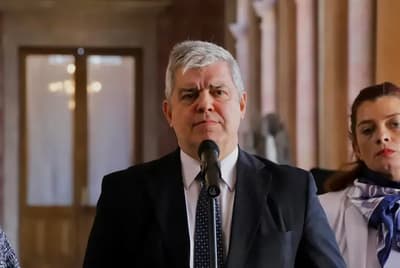 Interior anuncia tobilleras y descentralización de documentos