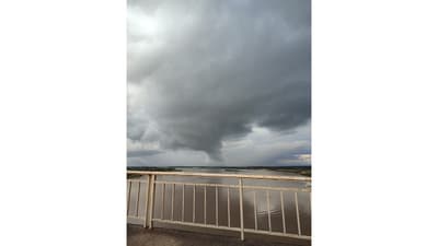 Nube en forma de embudo causa susto en Gran Asunción