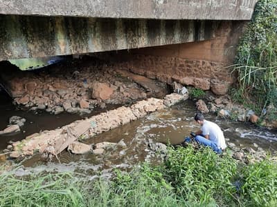 Mades inhabilita planta frigorífica por vertidos en arroyo sin permiso