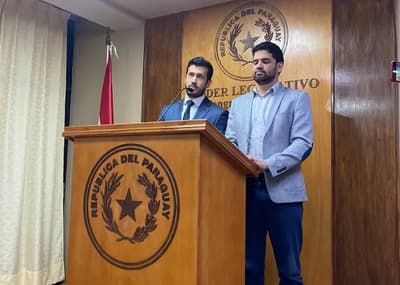 José Luis Torales deja presidencia del PEN por caso en Contraloría