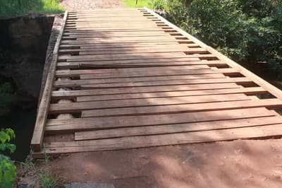 Vecinos de Encarnación reparan puente ante falta de respuesta del MOPC