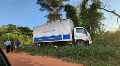 Comando armado roba camión de encomiendas en Caaguazú
