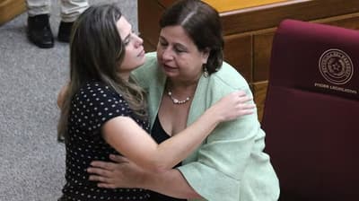 Senadora impulsa campaña por retorno de Kattya González al Congreso