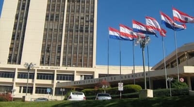 Fiscalía allana Municipalidad de Asunción en busca de documentos sobre bonos y “detergente de oro”