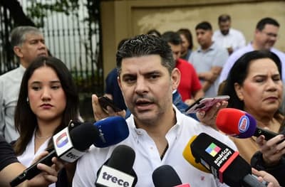 “Nenecho” da marcha atrás en pedido de nuevos bonos hasta aclarar destino de fondos
