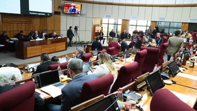 Legisladores buscan millonario aumento en beneficios
