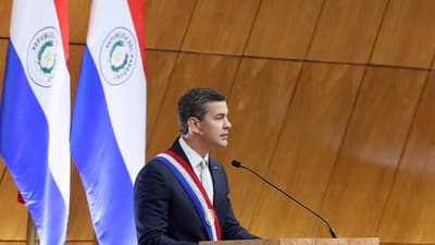 Peña arremete contra Abdo en su primer informe presidencial