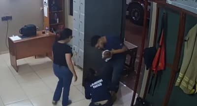 Bombero héroe salva la vida de un bebé que se atragantó