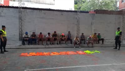 23 cuidacoches demorados por extorsión en el Defensores