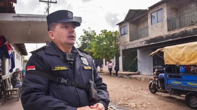 Oficial José Jiménez invierte ganancias de YouTube en mejoras para su comisaría