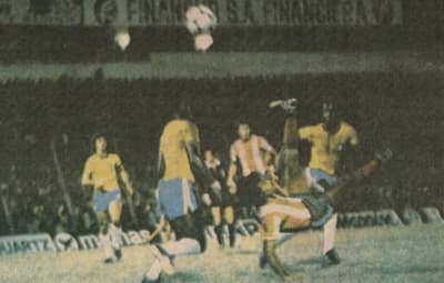Solo dos paraguayos marcaron chilenas a campeones del mundo