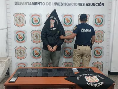 Detienen a empleado por hurto de 400 celulares