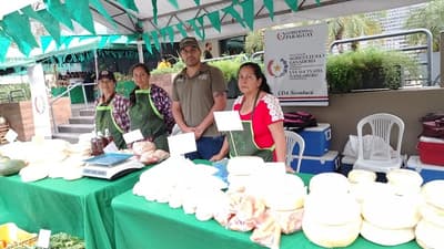 Familias rurales ofertan productos en ferias simultáneas