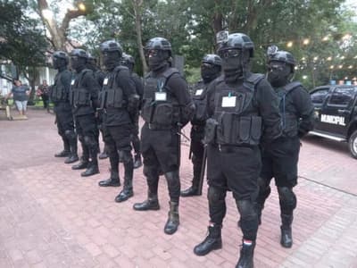 Policía Nacional evalúa atuendo de agentes en Yaguarón