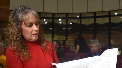 Diputados inician colecta de firmas para expulsar a Arévalo