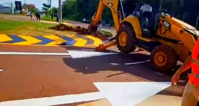 MOPC demolió rotonda ilegal en Salto del Guairá