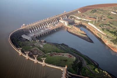 Itaipú gestiona USD 11 millones en licitaciones sin supervisión