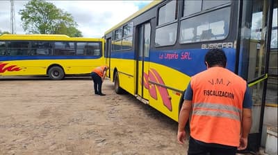 VMT sanciona a Línea 220 tras accidente con puerta suelta