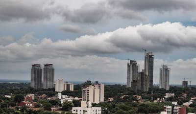 Anuncian jornada fresca a cálida con lluvias al final del día