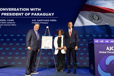 Peña defiende lazos con Israel mientras genera polémica por ausencia papal