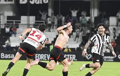 Libertad vence en el minuto 95, deja sin chances a Cerro y jugará el título con Guaraní