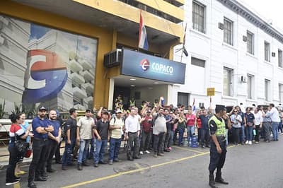 Jubilados de Copaco exigen pago de compensaciones