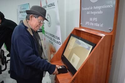 IPS capacita a jubilados en app Mi IPS y sistema VIVO