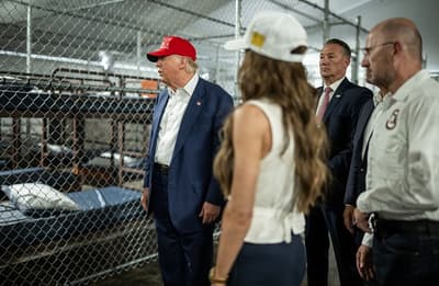 Trump inaugura cárcel migratoria en zona de caimanes
