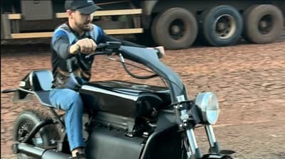 Joven convierte motor de Toyota Vitz en motocicleta