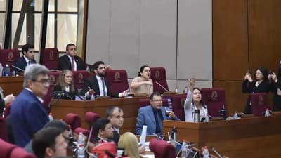 Oposición denuncia censura y silencio en caso sobres