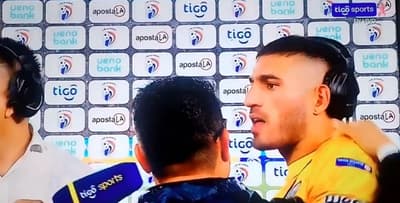 Olveira se encontraba dando declaraciones tras el clásico cuando un aficionado intentó agredirlo