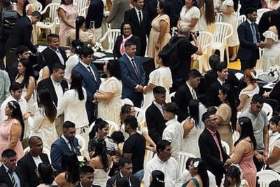 Más de 600 parejas sellaron su unión en boda histórica