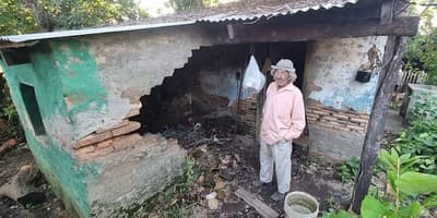 Adulto mayor de Misiones vive sin agua ni luz y pide ayuda