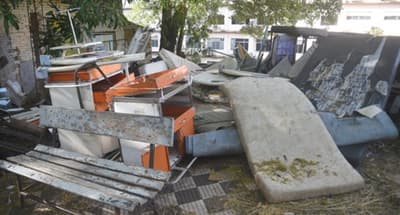 Lo que el IPS esconde tras su edificio: camas abandonadas, residuos médicos y promesas de limpieza